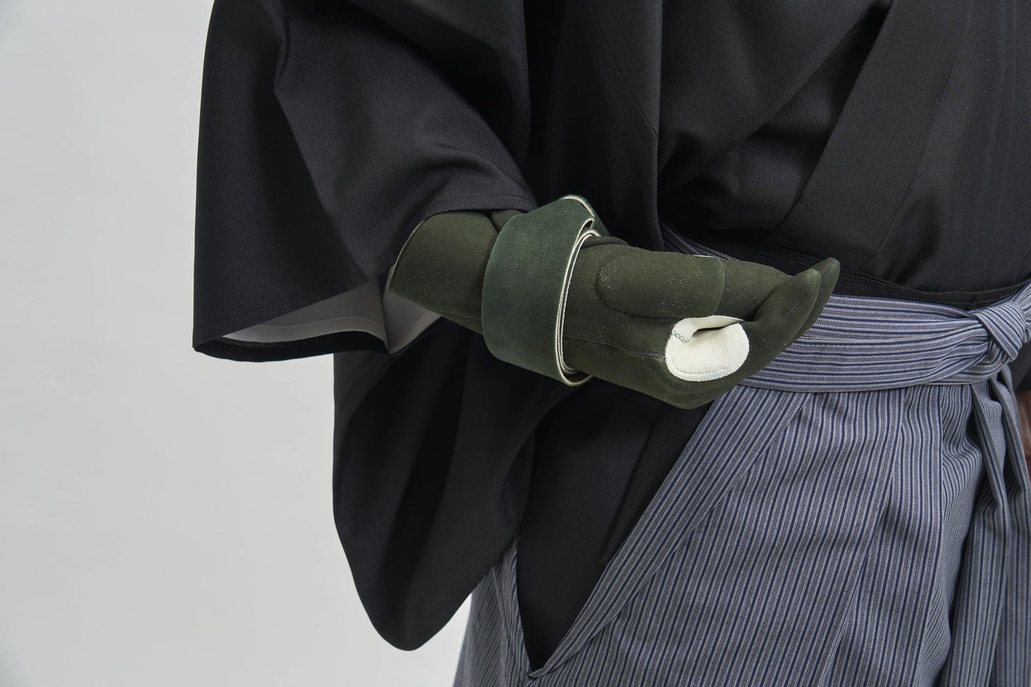 小唐 七分べり 三つ弽 EE 濃緑 革製かけ紐