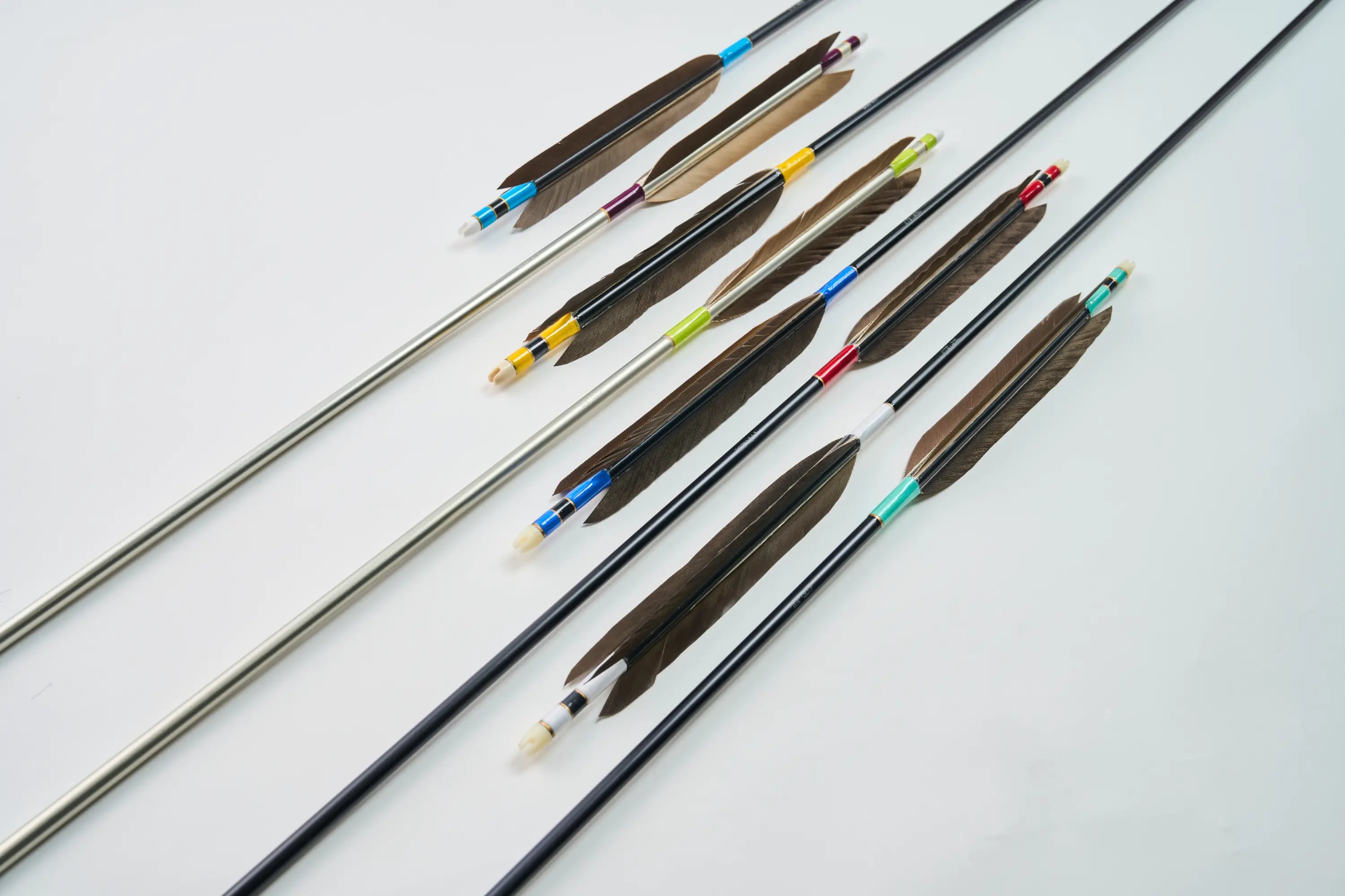 AUERHAHN アウアハーン　純銀P 12本セット　金彩 ④④ アルミ矢 黒鷲手羽 1813/1913/2014/2015 – アサヒ弓具オンラインストア