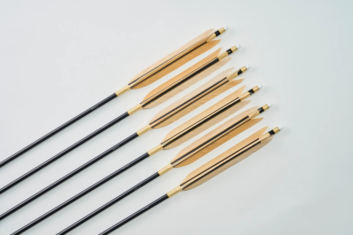 アルミ矢 黒鷲手羽染め抜き