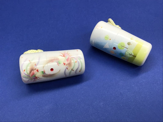 ギリ粉入れ プラスチック : 鳳凰 または 紙飛行機と気球